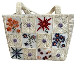 🆕Vintage NWT beaded Flower Patchwork bag, 100% polyester, 15”wide x 10” tall